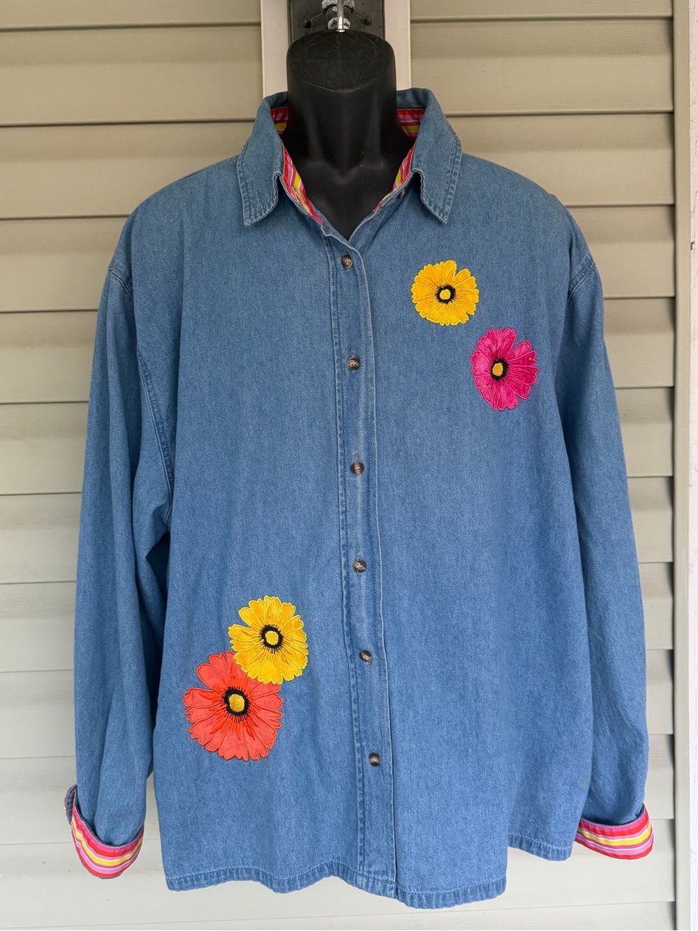 Lighthouse Apparel Womens XXL Denim Button Down Floral Appliqué Shirt Cute Cuffs - Picture 2 of 15